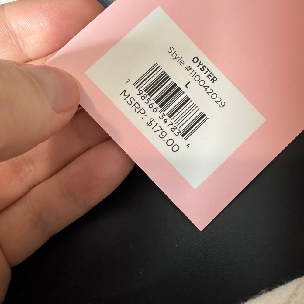 Juicy Couture tracksuit for home, includes shorts and a zip-up jacket, brand new - Picture 4 of 7